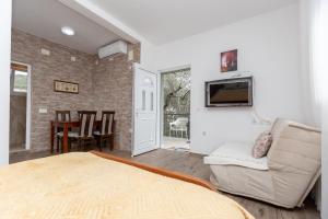TV a/nebo společenská místnost v ubytování Apartments Oliva