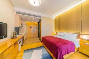 Postel nebo postele na pokoji v ubytování VanHao Serviced Apartment-Zhujiang Newtown-Near the US consulate-Vaperse the same building