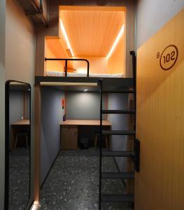 Palanda nebo palandy na pokoji v ubytování Wohkoon者行孙青年酒店北京南站店