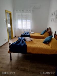 Postel nebo postele na pokoji v ubytování Albergue de São Bento