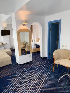 Postel nebo postele na pokoji v ubytování BRIZA Boutique Hotel Mamaia