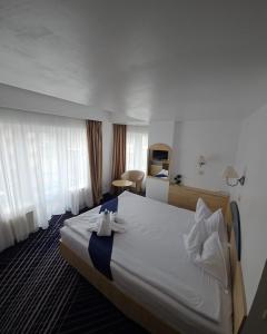 Postel nebo postele na pokoji v ubytování BRIZA Boutique Hotel Mamaia