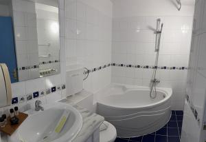 Koupelna v ubytování BRIZA Boutique Hotel Mamaia