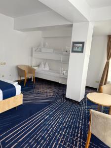 Postel nebo postele na pokoji v ubytování BRIZA Boutique Hotel Mamaia
