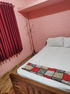 Postel nebo postele na pokoji v ubytování Quality Inn Varkala