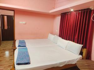 Postel nebo postele na pokoji v ubytování Quality Inn Varkala