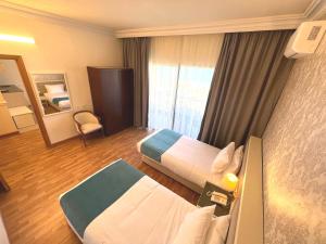 Voodi või voodid majutusasutuse Hotel Méditerranée Beyrouth toas
