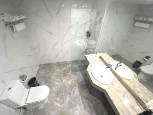 Vannituba majutusasutuses Hotel Méditerranée Beyrouth