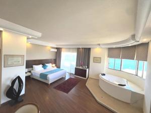 Voodi või voodid majutusasutuse Hotel Méditerranée Beyrouth toas