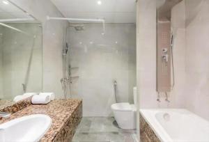 Koupelna v ubytování Ahlan Premium Luxury Marina Cityview JBR + 37 fotografií