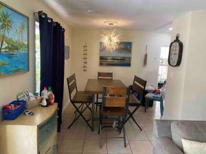 a kitchen and dining room with a table and chairs at Great 4b2b getaway with heated salt water pool in Fort Lauderdale