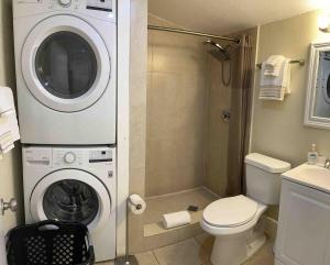a bathroom with a washing machine and a toilet at Great 4b2b getaway with heated salt water pool in Fort Lauderdale +27 photos