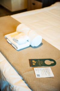 a towel and a thermometer on a bed at 49 Sunrise Lodge in Għajnsielem