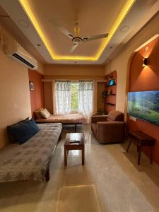 Un lugar para sentarse en lux flat 401 Ratnagiri 4 fotos más