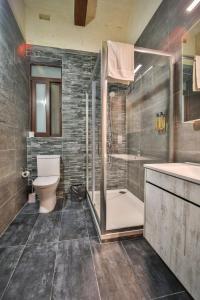 a bathroom with a shower and a toilet and a sink at 49 Sunrise Lodge in Għajnsielem