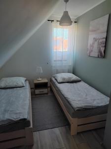 Ένα ή περισσότερα κρεβάτια σε δωμάτιο στο Kaszubski Zakątek