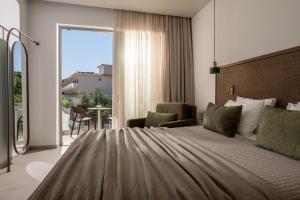 Postel nebo postele na pokoji v ubytování Karras Grande Resort + 37 fotografií