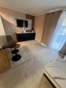 a living room with a television and a desk with a chair at Playa Port aventura la pineda in La Pineda +7 photos