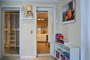 TV o dispositivi per l'intrattenimento presso Helloworld guesthouse