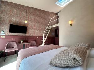 Uma cama ou camas num quarto em B&B Contrast