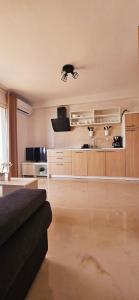 Kuchyň nebo kuchyňský kout v ubytování APARTMENTS LUMA 1