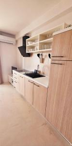 Kuchyň nebo kuchyňský kout v ubytování APARTMENTS LUMA 1