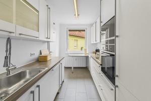 Dapur atau dapur kecil di Golden Stay Residence