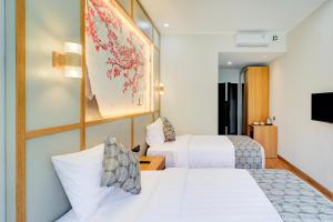 Postel nebo postele na pokoji v ubytování Collection O Samurai Hotel