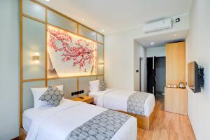 Postel nebo postele na pokoji v ubytování Collection O Samurai Hotel