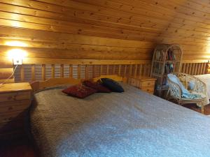 Postel nebo postele na pokoji v ubytování Menninkäinen Cottage