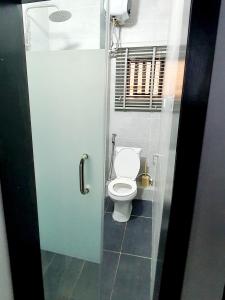 Koupelna v ubytování Dantis Apartments Magodo