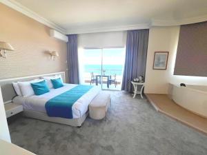 Postel nebo postele na pokoji v ubytování Hotel Méditerranée Beyrouth