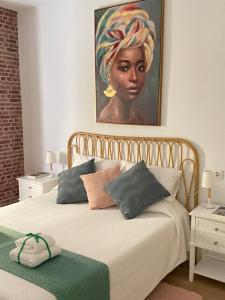 A bed or beds in a room at Torre de Ambroz