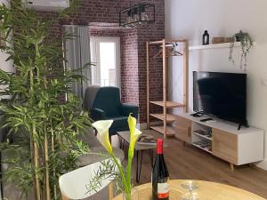 A television and/or entertainment centre at Torre de Ambroz