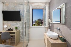 Ένα μπάνιο στο Meridiem Apartment +44 φωτογραφίες