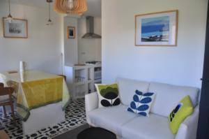 a living room with a white couch and a table at Havre de paix in Rodez