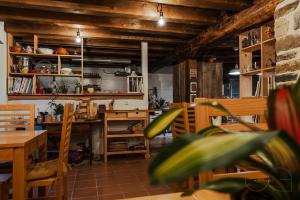 Restauracja lub miejsce do jedzenia w obiekcie Hotel Rural Las Encinas