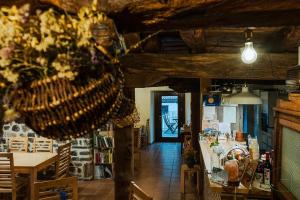 Restauracja lub miejsce do jedzenia w obiekcie Hotel Rural Las Encinas