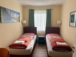 Postel nebo postele na pokoji v ubytování Ellen Hotel