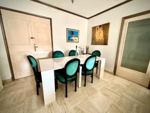 Fotografia z galérie ubytovania Évasion aux Portes de Cannes 100m2 Lumineux 2 Chambres Terrasse et Commerces v destinácii Le Cannet