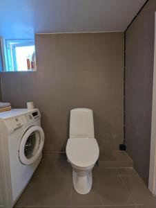 Drängstugan Bärsta 5 tesisinde bir banyo +6 fotoğraf