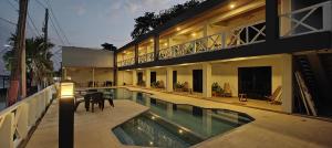 a house with a swimming pool in front of it at Litos Hotel in La Libertad