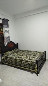 a bed in a white room with a bed sidx sidx sidx at Binuri villa in Demodera