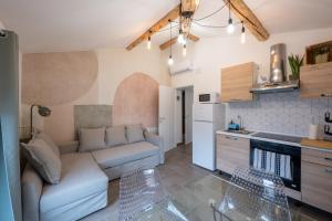 O bucătărie sau chicinetă la Villa Teresa Struttura tra Ferrari e Lambrusco