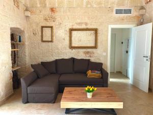 a living room with a couch and a coffee table at Lamia Al Mar in Torre Canne