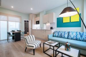 Η κουζίνα ή μικρή κουζίνα στο Sercotel Sevilla Guadalquivir Suites