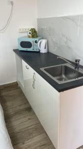 Η κουζίνα ή μικρή κουζίνα στο Hayas place