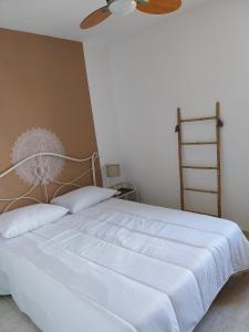 Posteľ alebo postele v izbe v ubytovaní Cambrils Vista Mar + 29 fotografií