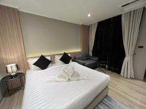 Postel nebo postele na pokoji v ubytování Carrara Hotel Hatyai