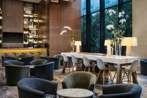 Un lugar para sentarse en Four Points by Sheraton Surabaya, Tunjungan Plaza